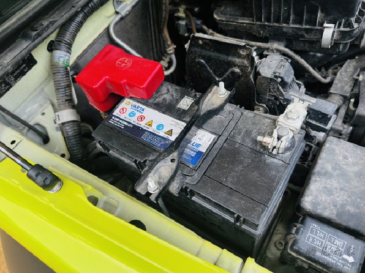 吉姆尼车主必看：电瓶更换全攻略（含推荐型号与安全操作指南）