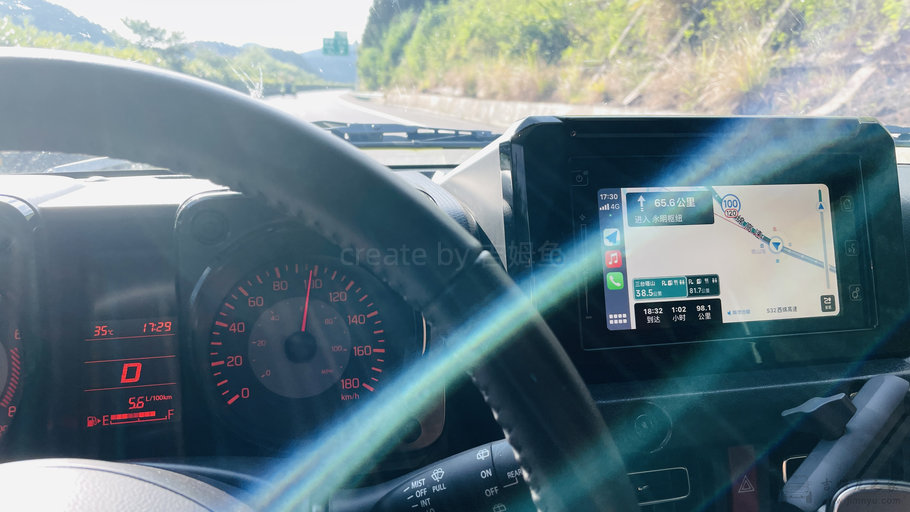 吉姆尼 JB74 驾驶位视角