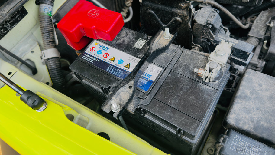 Suzuki Jimny JB74 battery location
