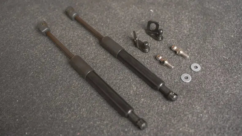 吉姆尼引擎盖液压杆安装教程02