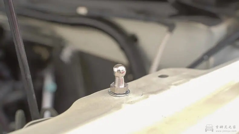 吉姆尼引擎盖液压杆安装教程02