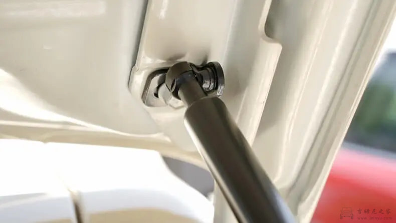 吉姆尼引擎盖液压杆安装教程02